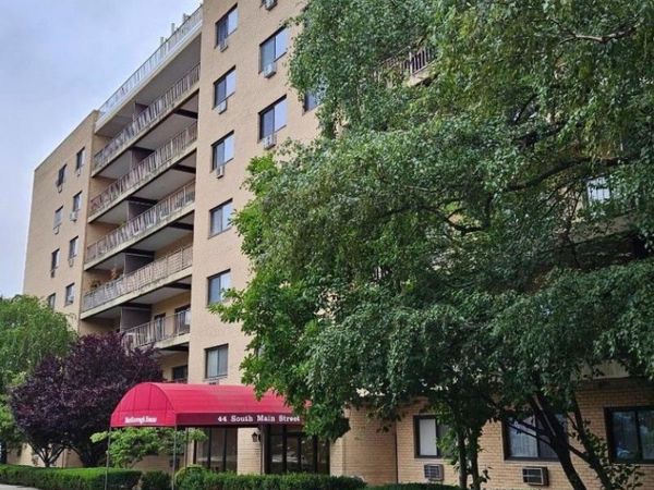 44 S Main St, Lodi, NJ 07644