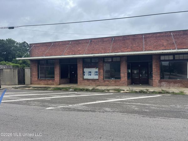 300 W Main Avenue, Lumberton, MS 39455