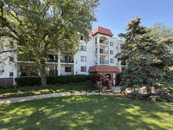350 plum creek Drive , Unit 403, Wheeling, IL 60090