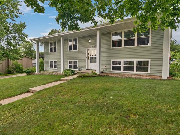 1593 LINDALE LANE, Green Bay, WI 54313