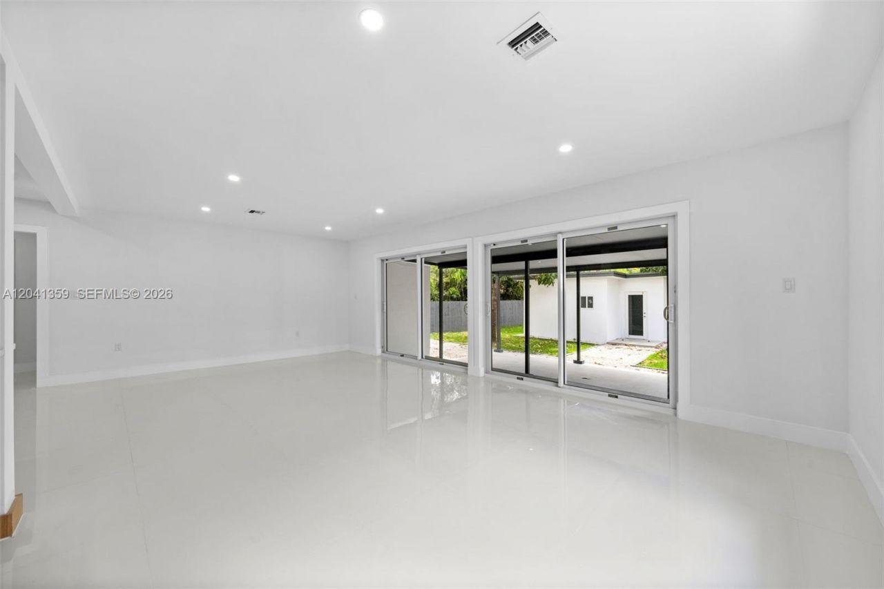 2940 SW 12th St , Miami, FL 33135 Photo