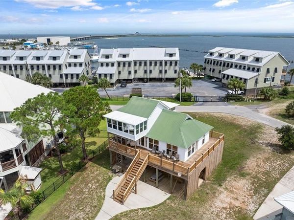 917 Delchamps Avenue, Dauphin Island, AL 36528
