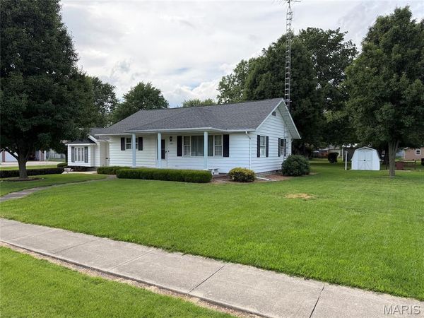 120 Madison Street , Nokomis, IL 62075