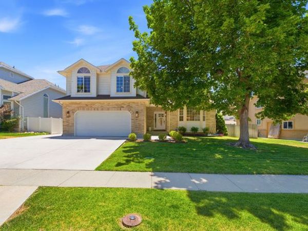 2154 E NEW HORIZON DR , Sandy, UT 84093
