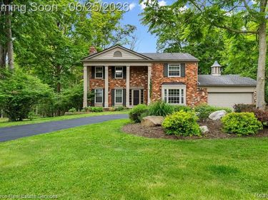 32807 Red Oaks Trail, Beverly Hills Vlg, MI 48025