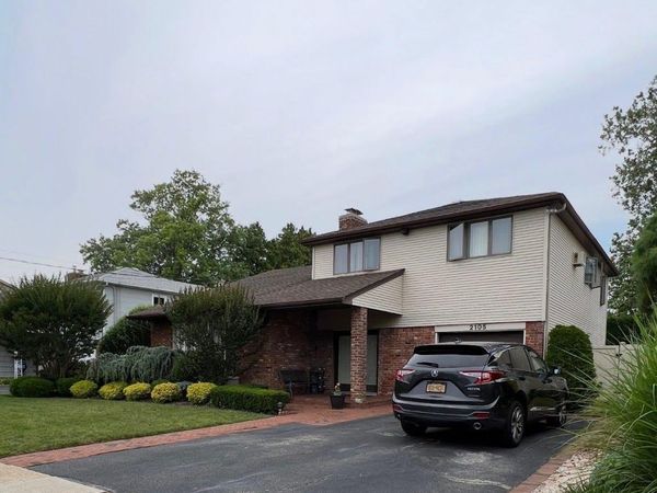 2105 Holland Way, Merrick, NY 11566