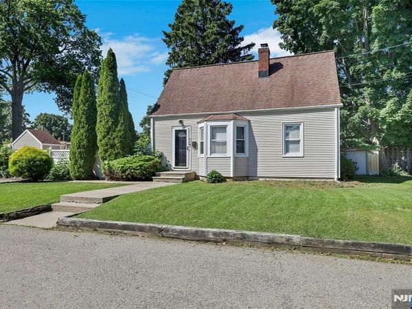 20 Harding Avenue, POMPTON LAKES, NJ 07442