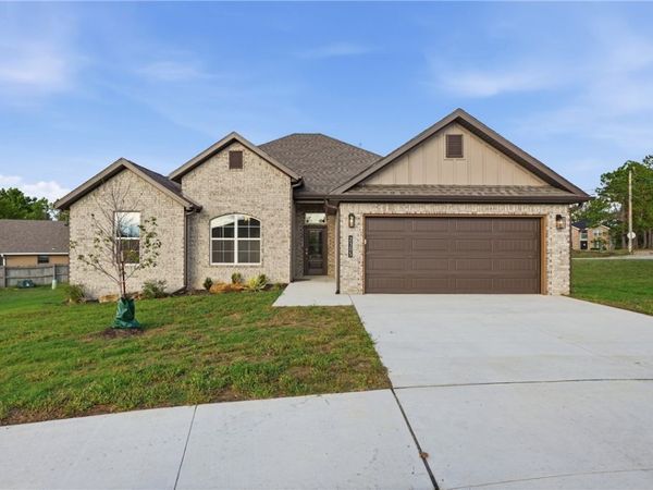 2305 Cassidy Court, Siloam Springs, AR 72761