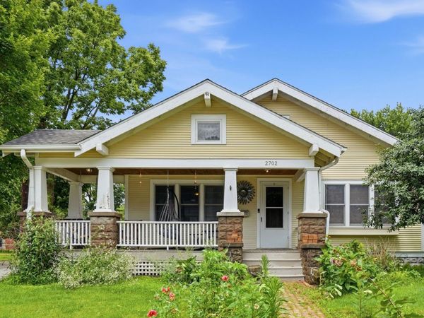 2702 Middle Road , Davenport, IA 52803