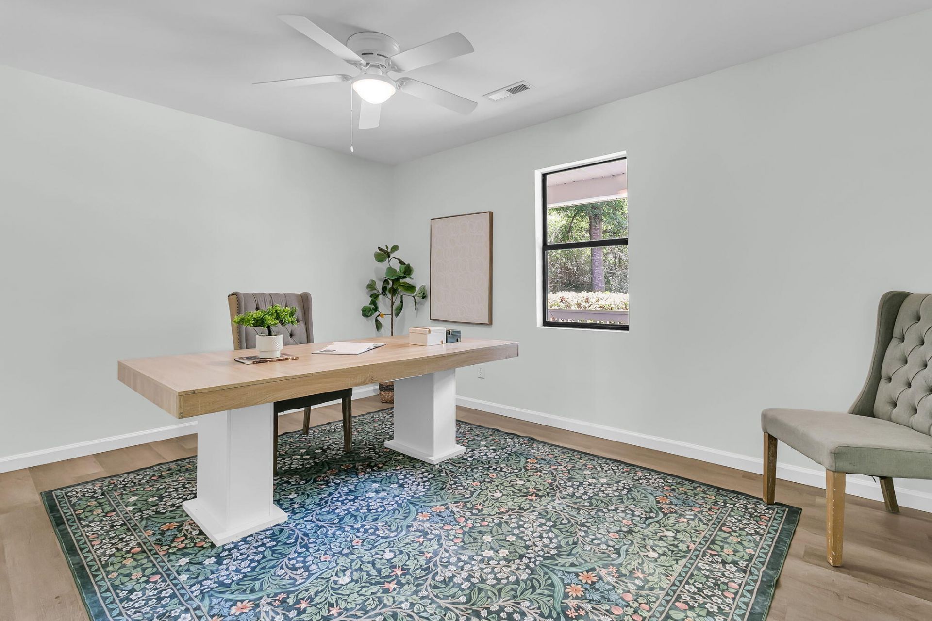 802 Royle Road Photo 15
