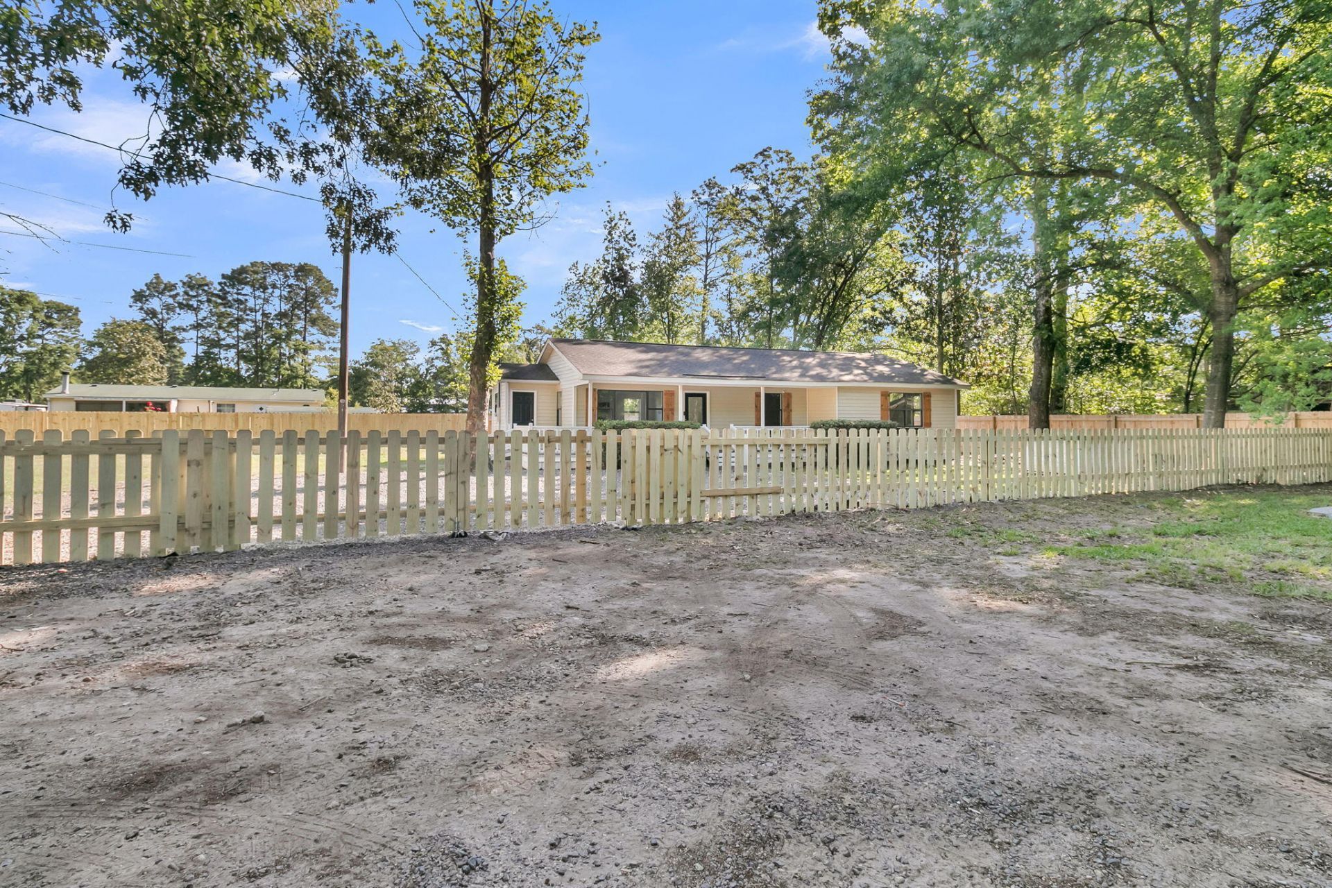 802 Royle Road Photo 29