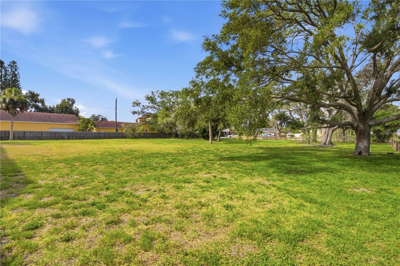 698 Villagrande Avenue S, Saint Petersburg, FL 33707 Photo