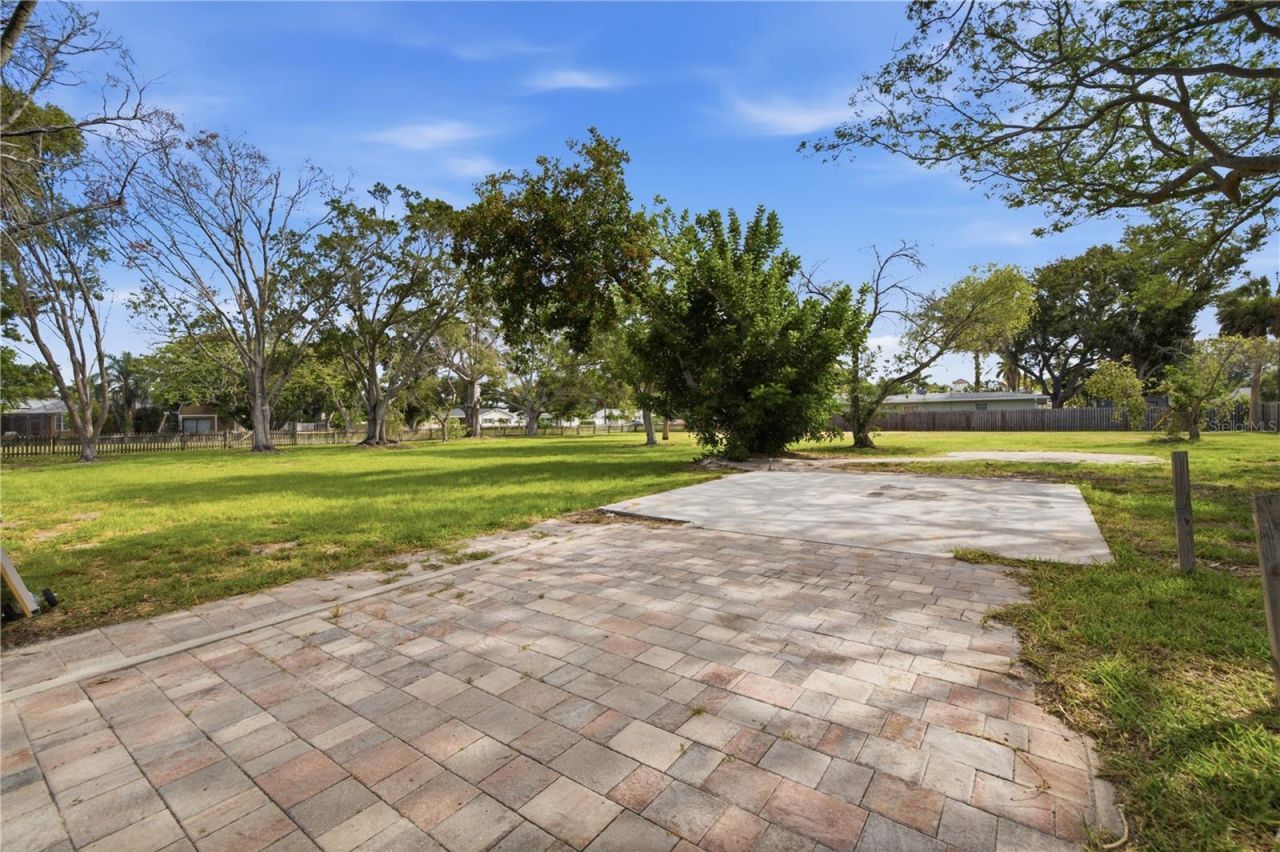 698 Villagrande Avenue S, Saint Petersburg, FL 33707 Photo