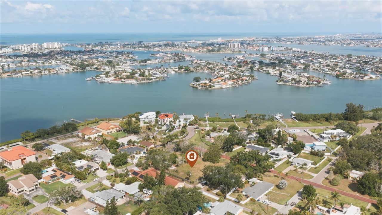 698 Villagrande Avenue S, Saint Petersburg, FL 33707 Photo