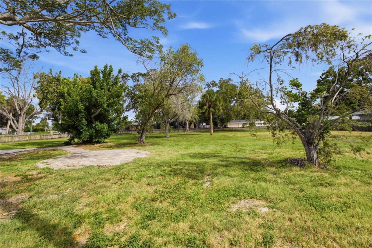 698 Villagrande Avenue S, Saint Petersburg, FL 33707 Photo