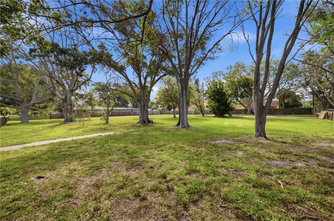 698 Villagrande Avenue S, Saint Petersburg, FL 33707 Photo