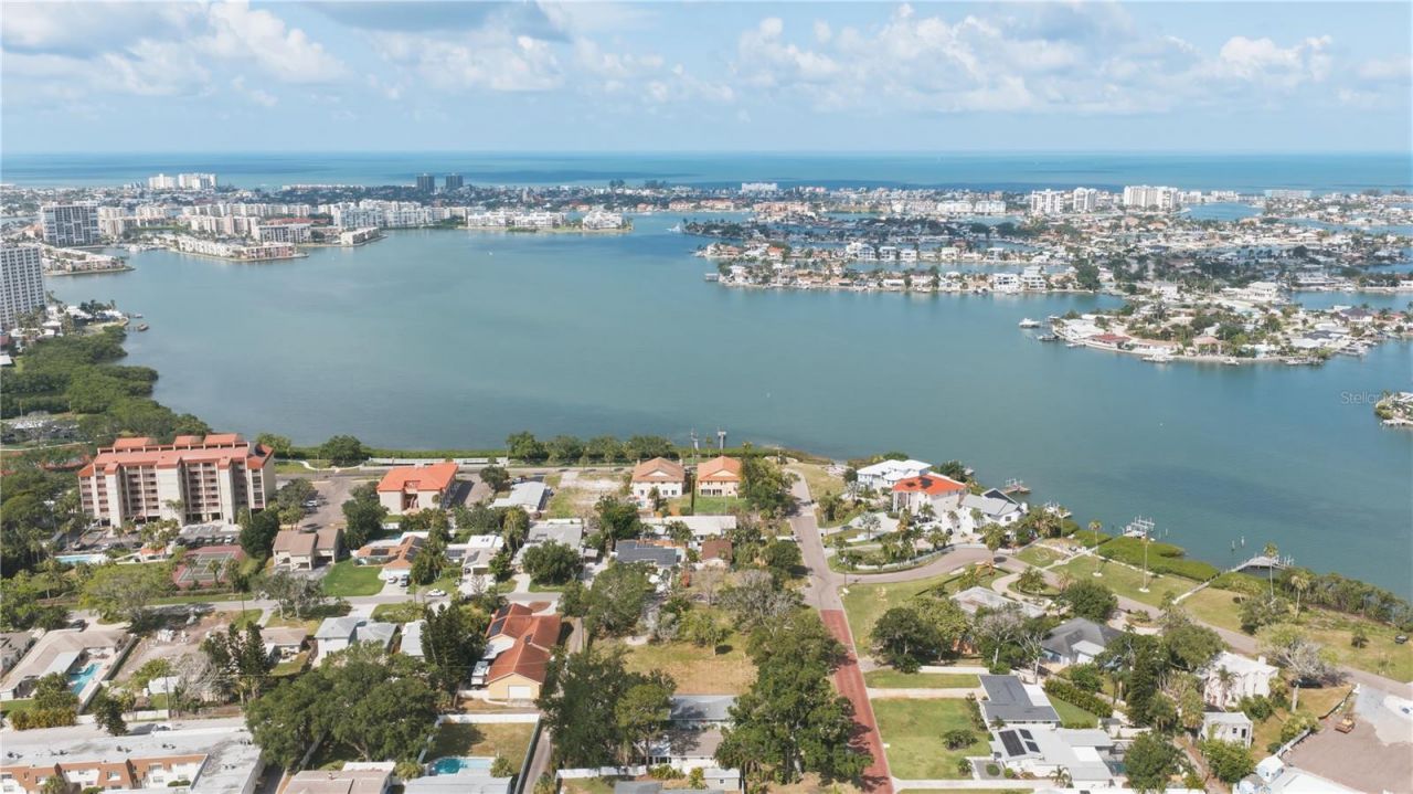 698 Villagrande Avenue S, Saint Petersburg, FL 33707 Photo