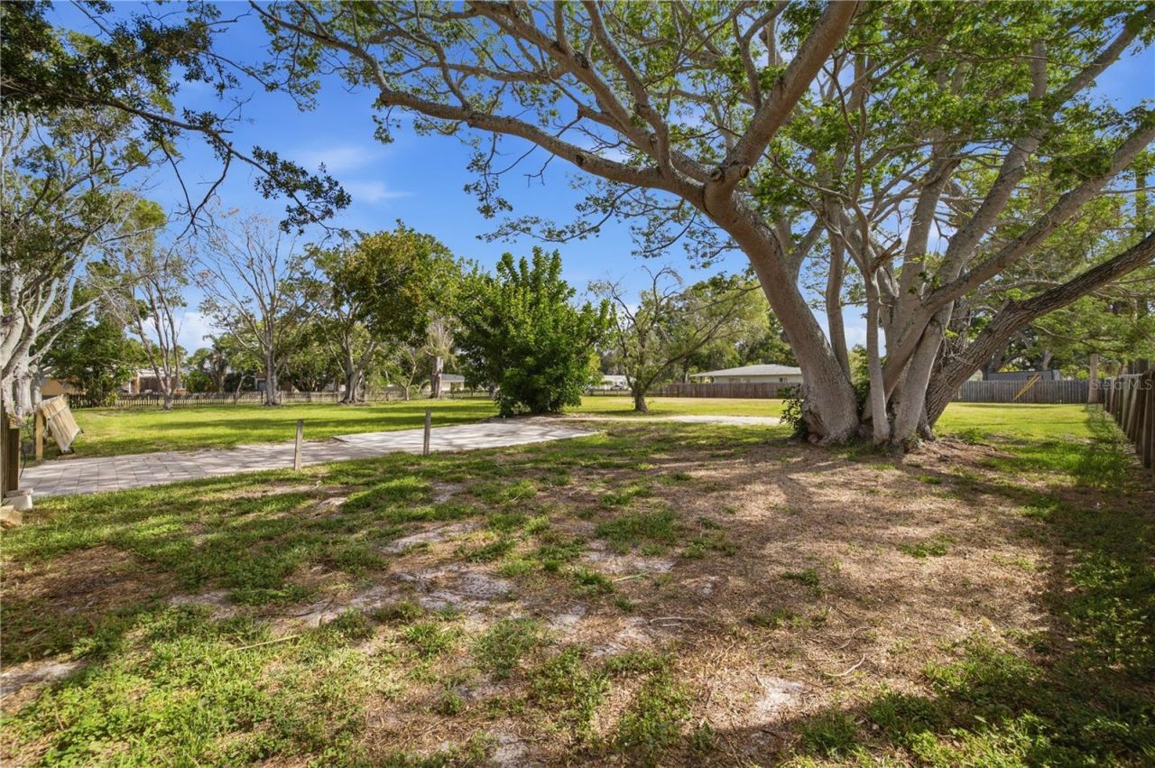 698 Villagrande Avenue S, Saint Petersburg, FL 33707 Photo