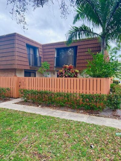 205 Charter Way, West Palm Beach, FL 33407 Photo
