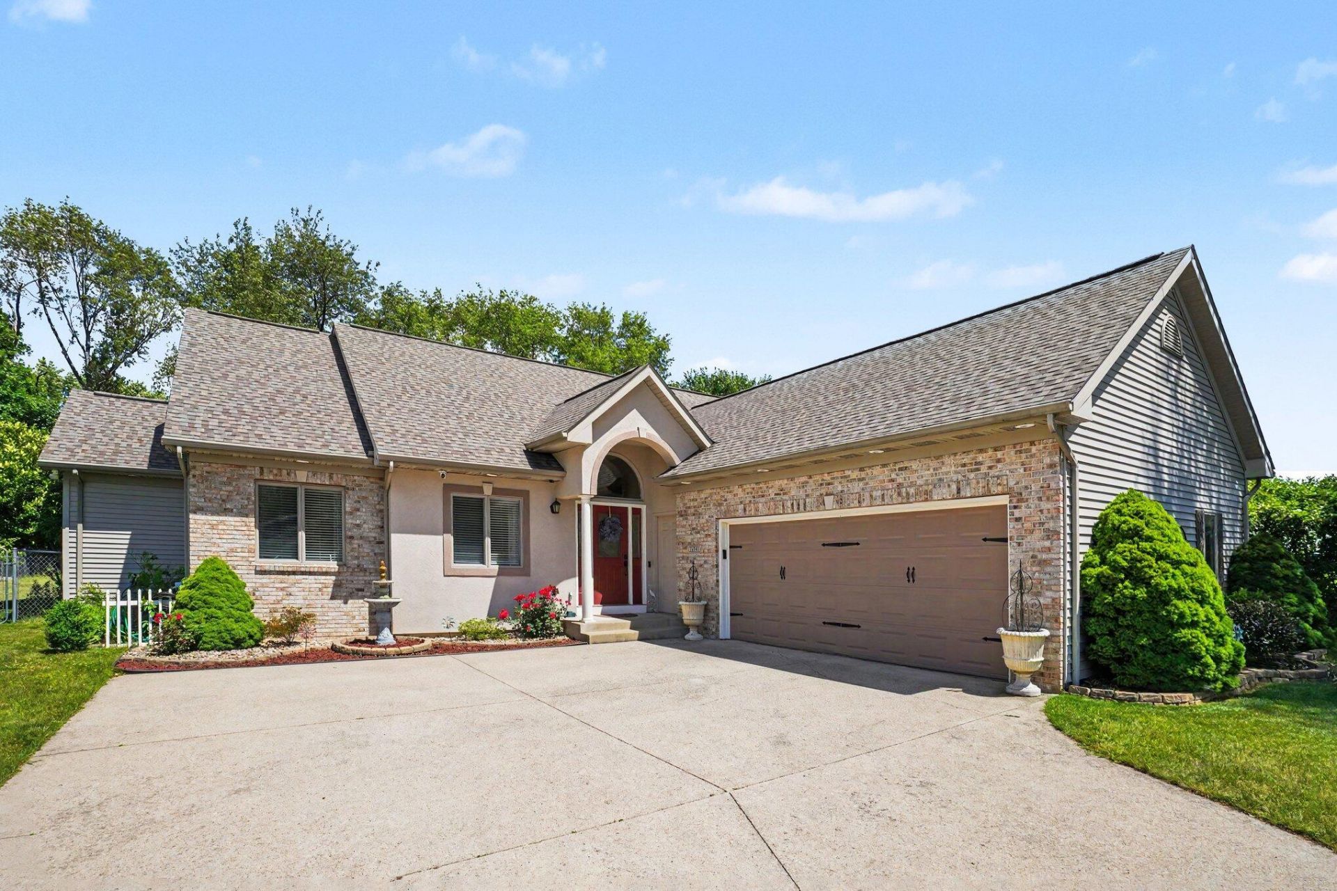 13741 Green Prairie Street, Vicksburg, MI 49097 Main Photo