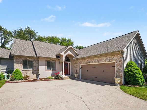 13741 Green Prairie Street, Vicksburg, MI 49097