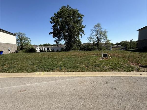 569 Yulan Circle , Bowling Green, KY 42104