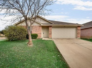 1512 Queens Brook Lane, Fort Worth, TX 76140
