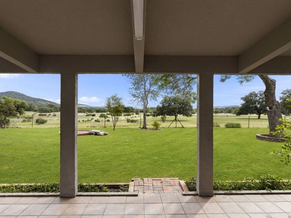 1892 N Thunder Creek Rd, Utopia, TX 78884