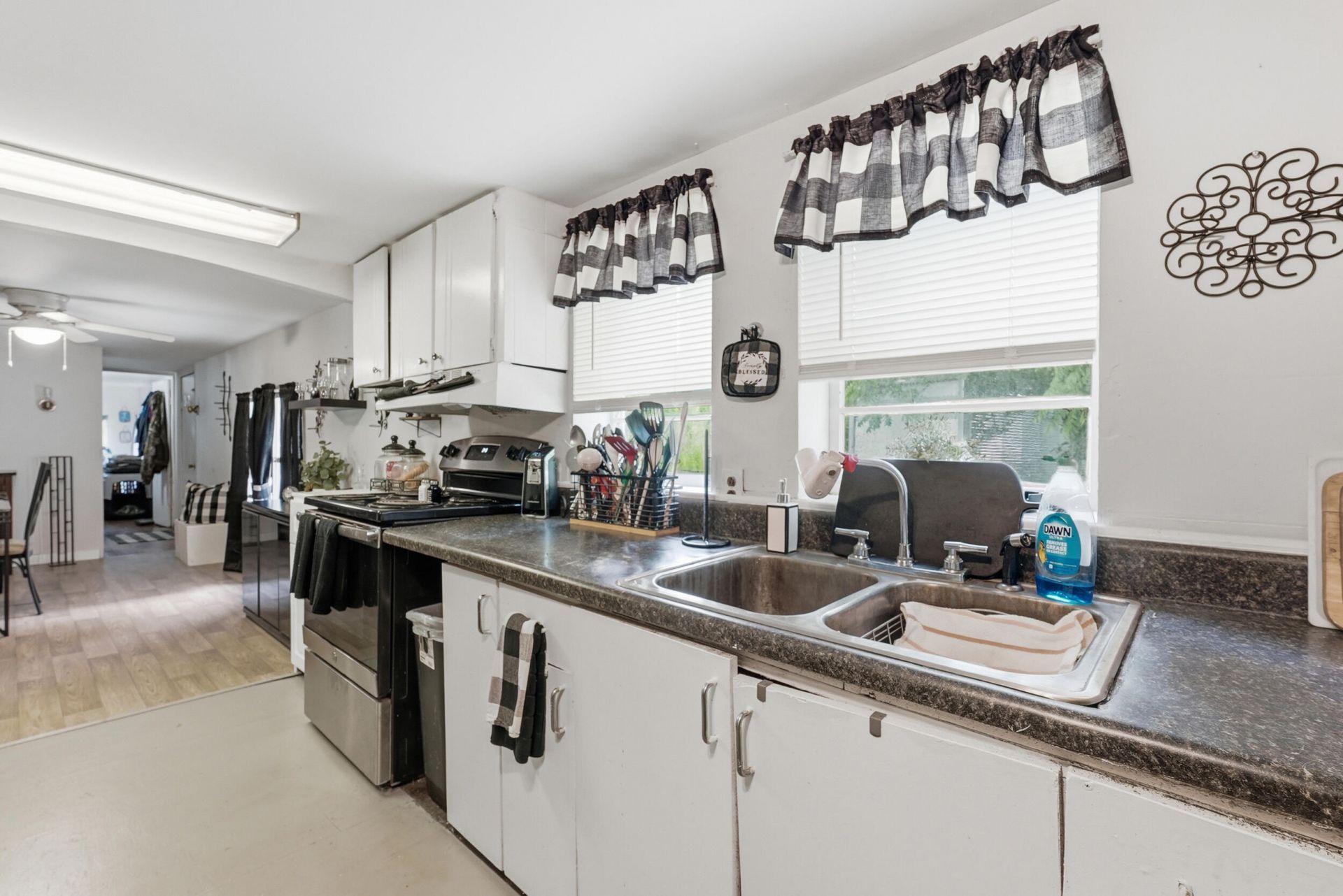 208 Rae Lane Photo 10
