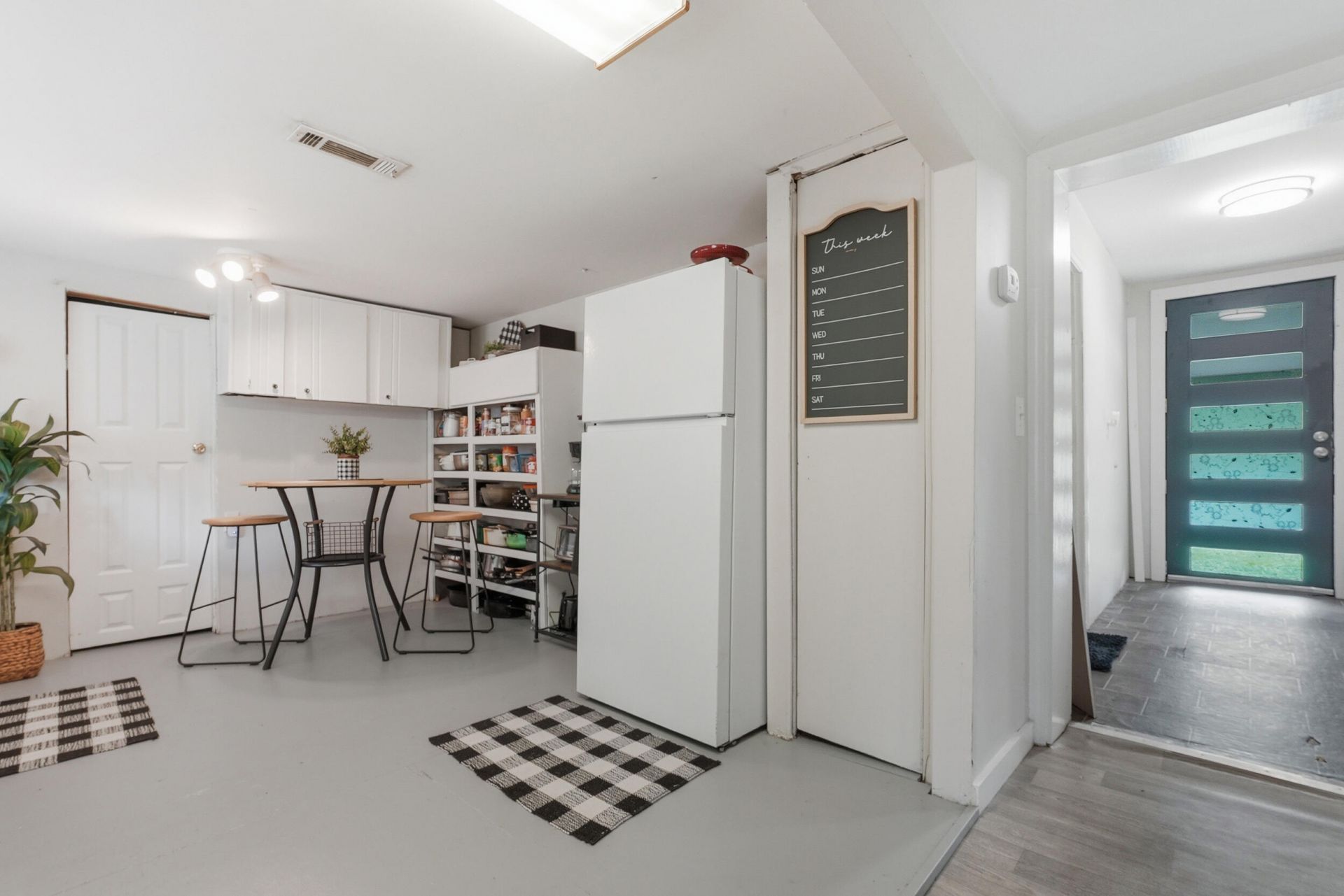 208 Rae Lane Photo 11