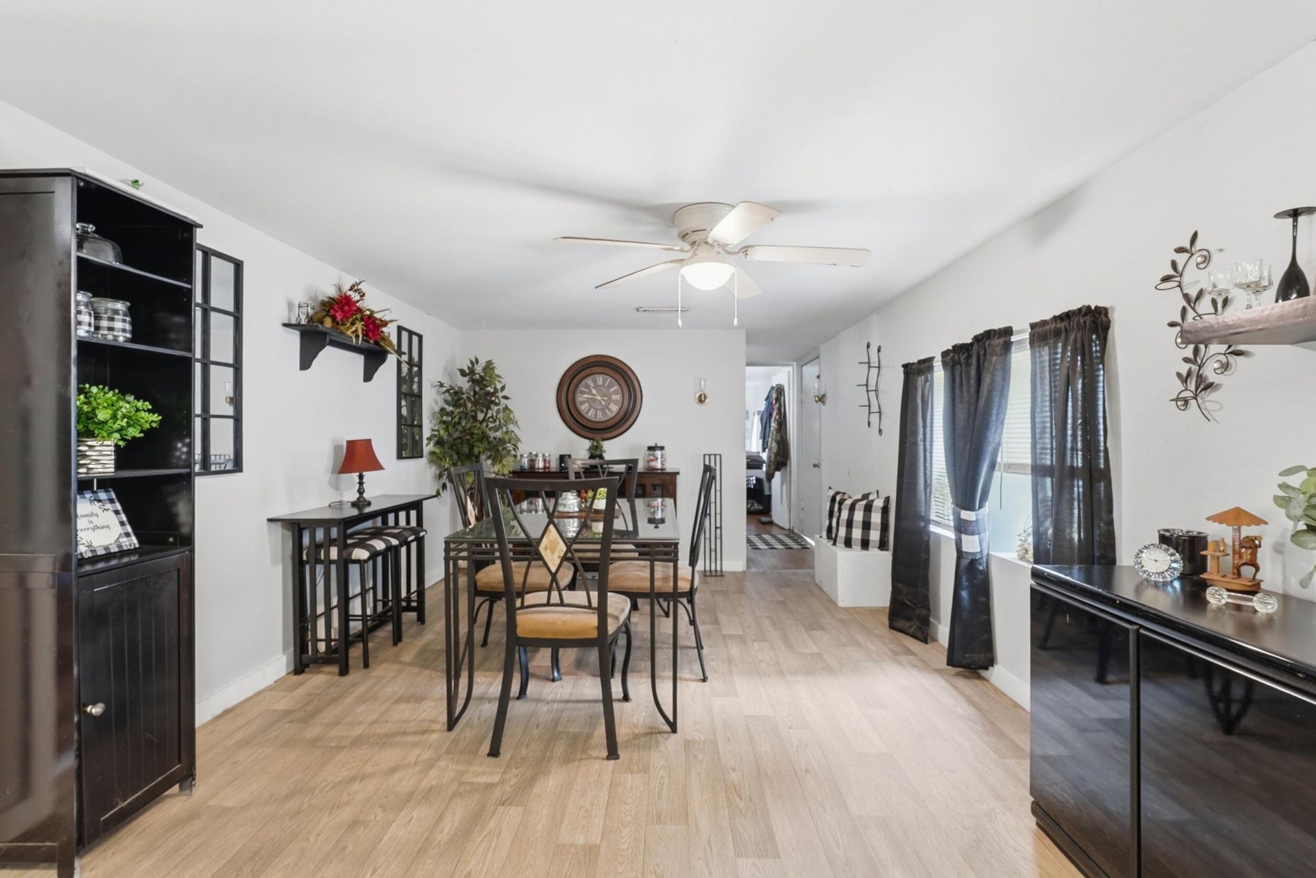 208 Rae Lane Photo 12