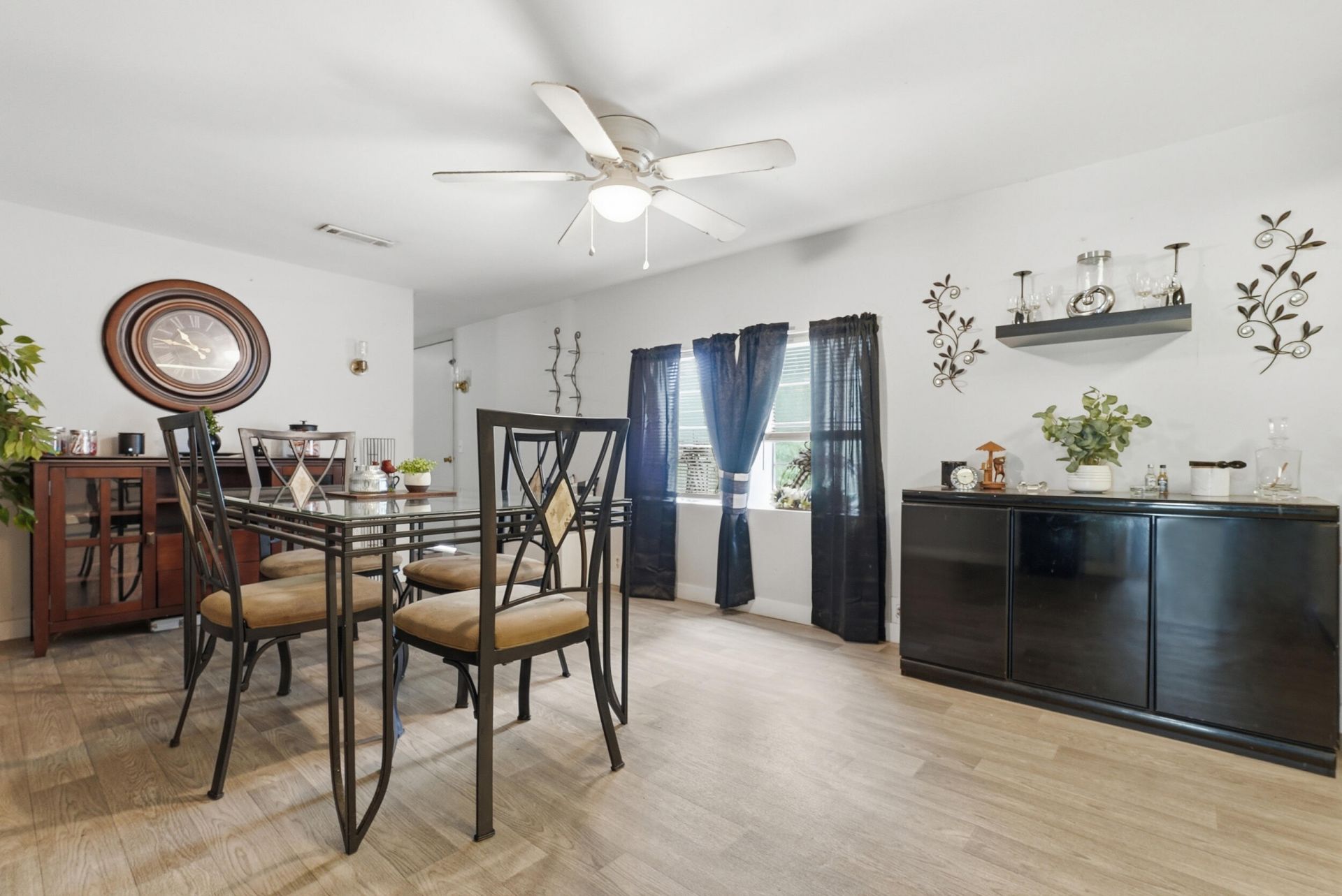 208 Rae Lane Photo 13