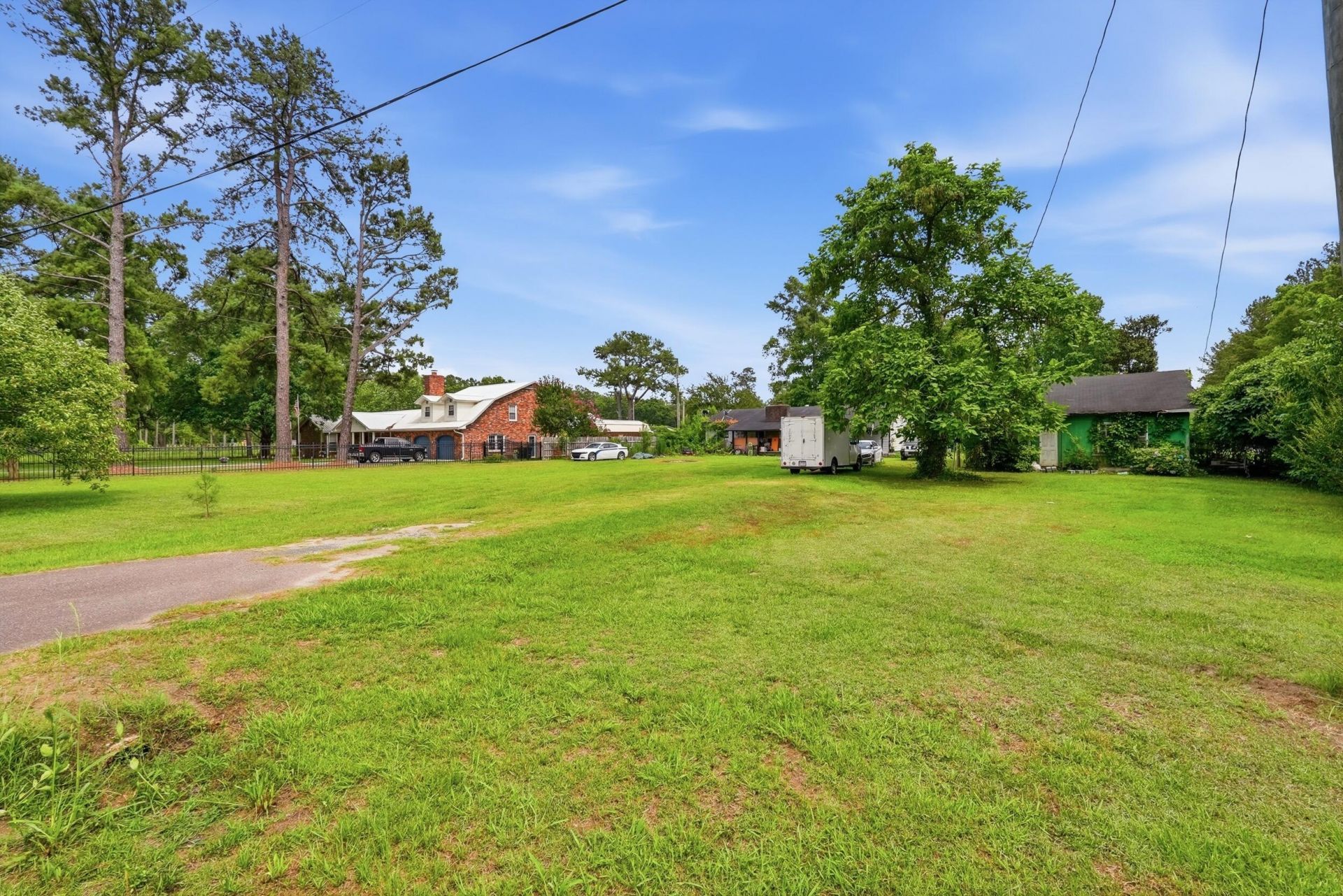 208 Rae Lane Photo 34