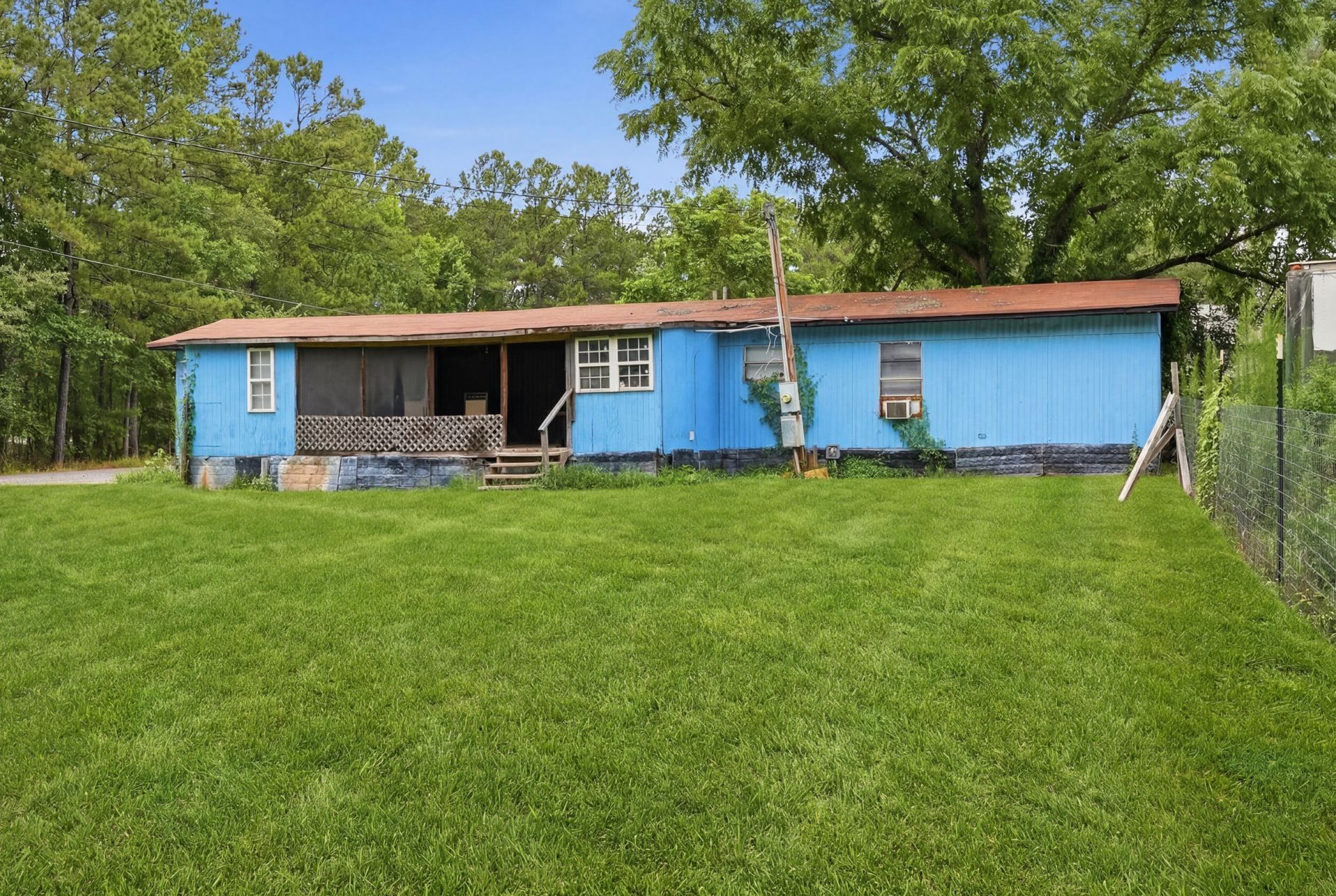 208 Rae Lane Photo 4