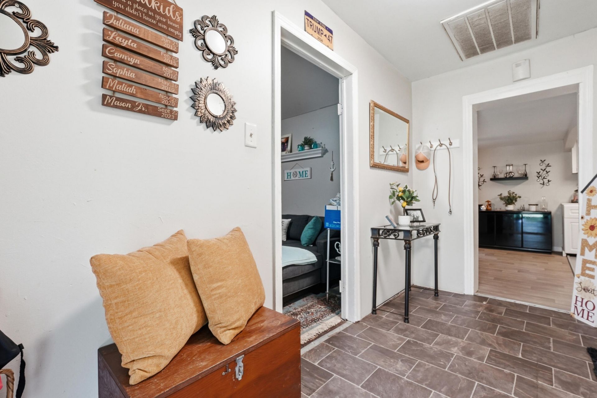 208 Rae Lane Photo 8