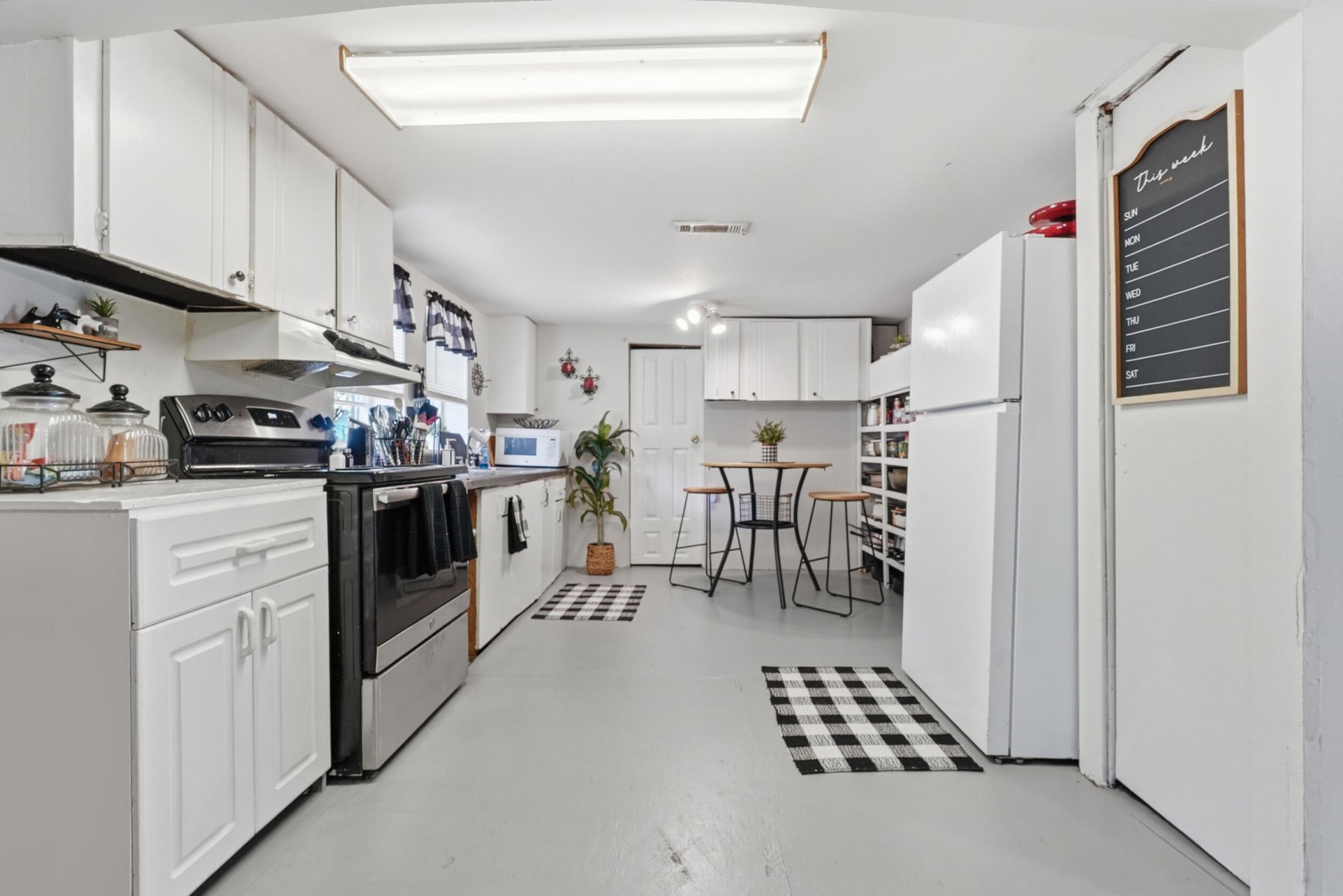 208 Rae Lane Photo 9