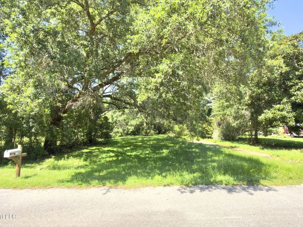 1210 12th Street, Pascagoula, MS 39567