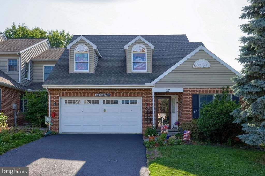 17 GEORGETOWN COURT, MOUNTVILLE, PA 17554