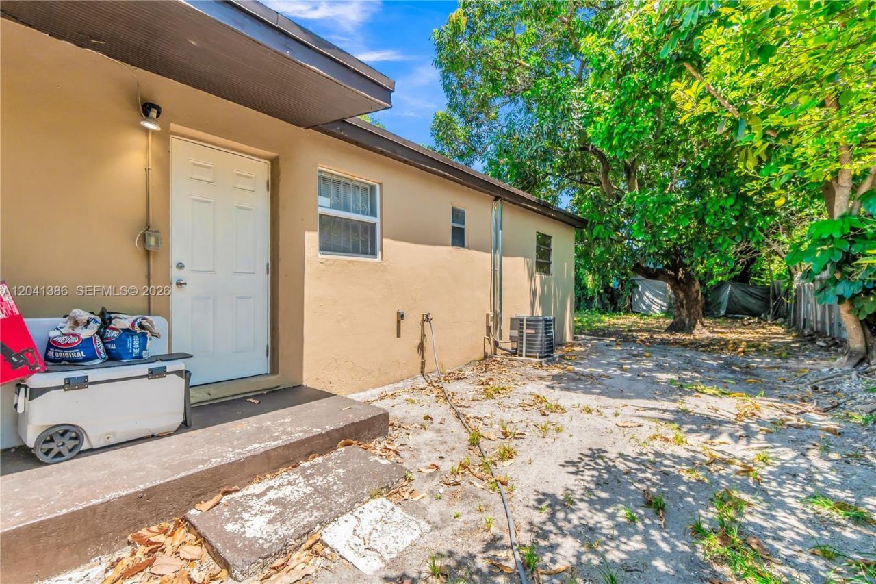 2910 NW 47th St, Miami, FL 33142 Photo