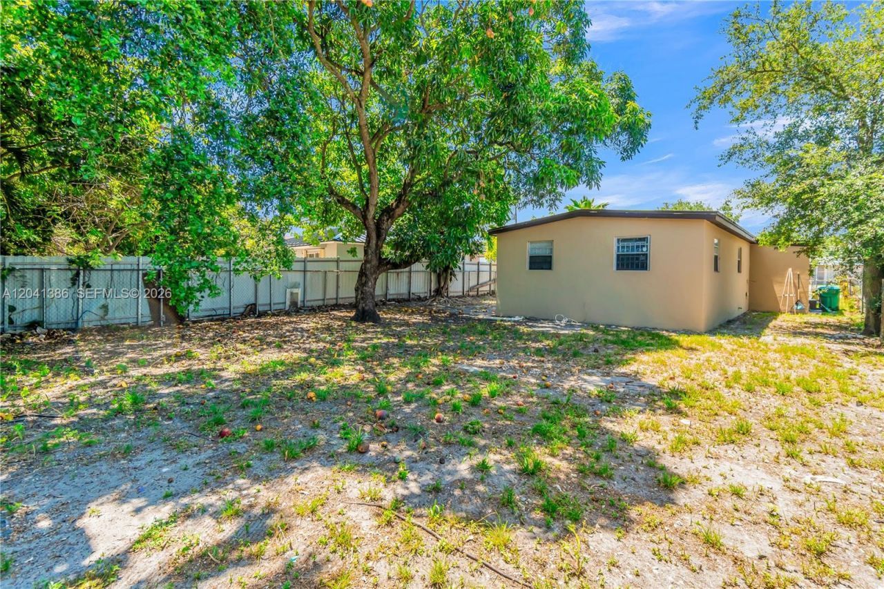 2910 NW 47th St, Miami, FL 33142 Photo