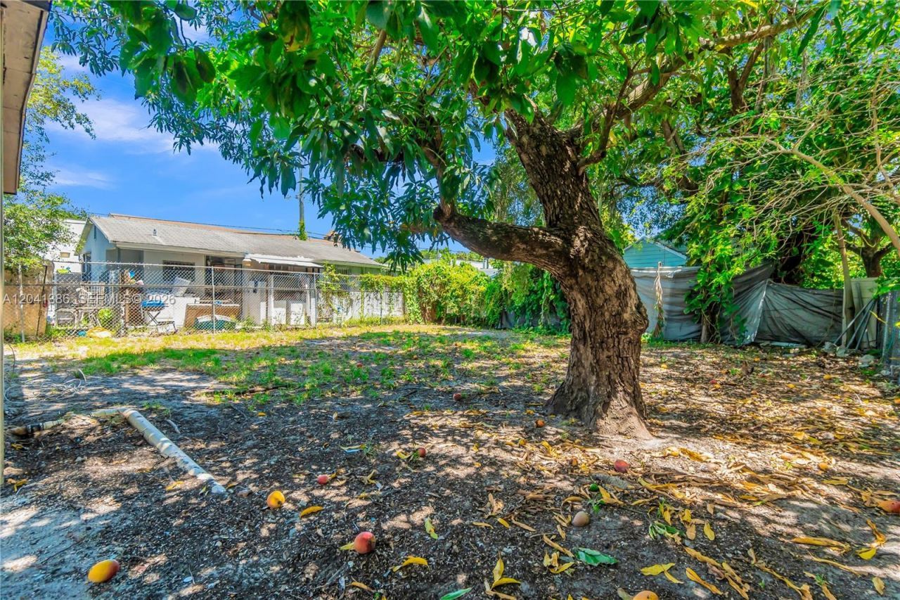2910 NW 47th St, Miami, FL 33142 Photo