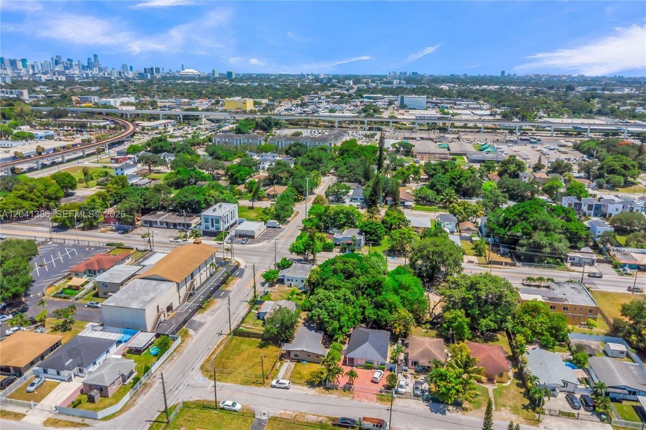 2910 NW 47th St, Miami, FL 33142 Photo