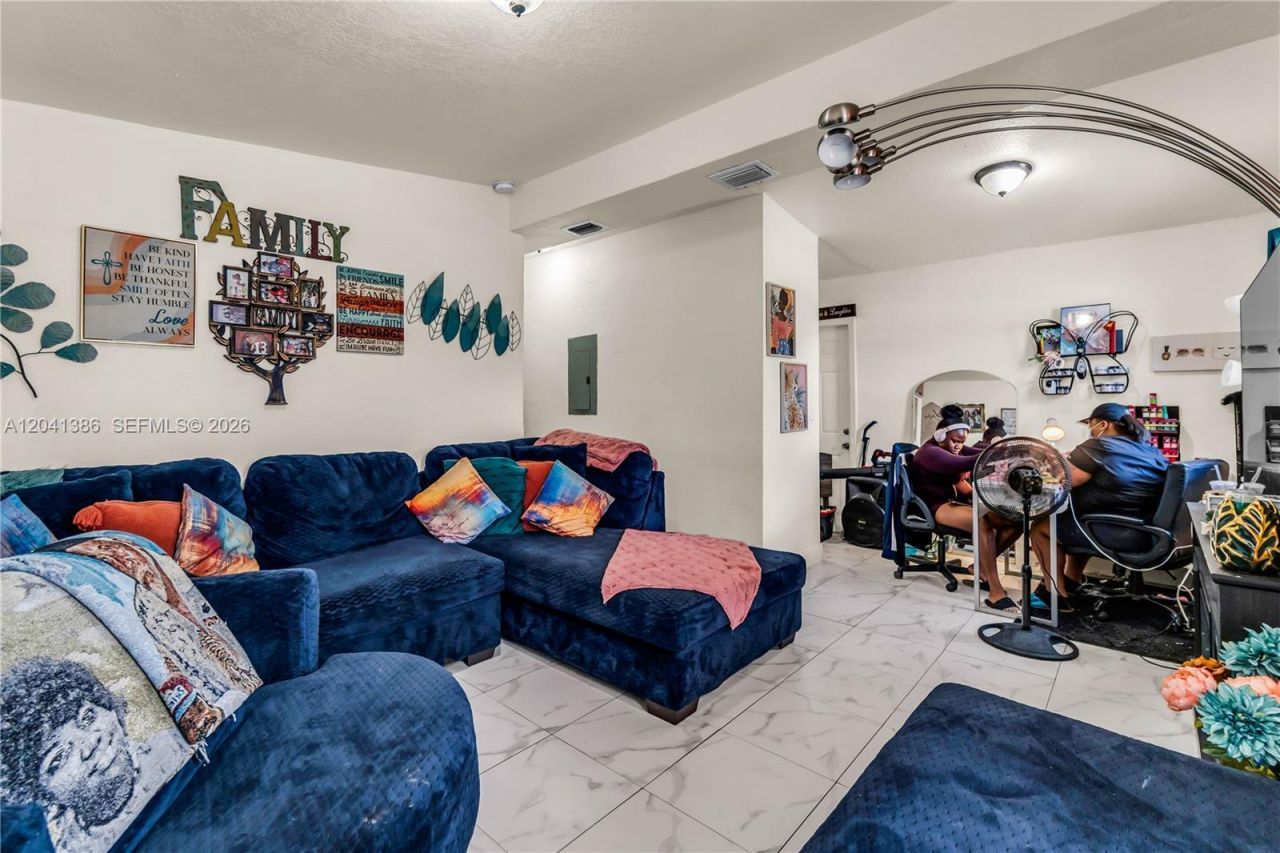 2910 NW 47th St , Miami, FL 33142 Photo