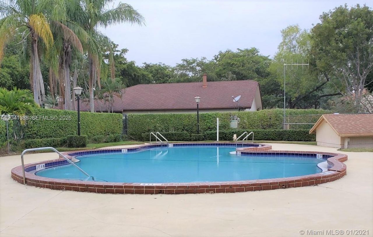 40 Wimbledon Lake Dr, Unit 216, Plantation, FL 33324 Photo