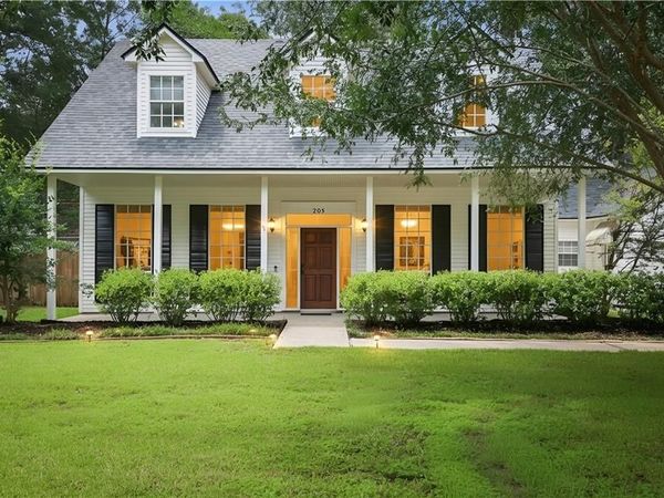 203 CHAUCER Lane, Mandeville, LA 70448