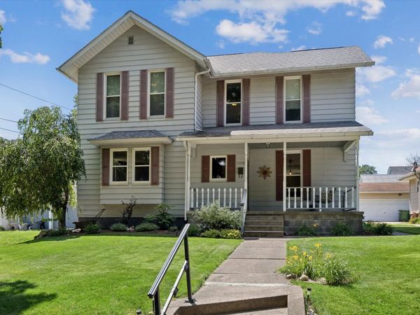 1208 7TH Street , Clinton, IA 52732