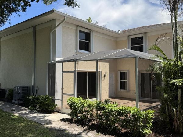 1536 N Lawnwood Circle, Unit 3, Fort Pierce, FL 34950
