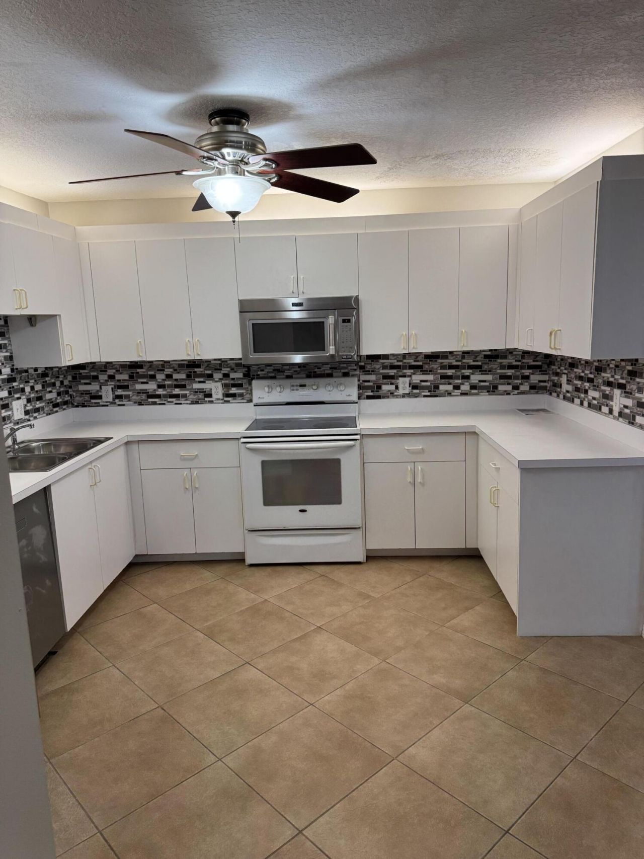 1536 N Lawnwood Circle, Unit 3, Fort Pierce, FL 34950 Photo