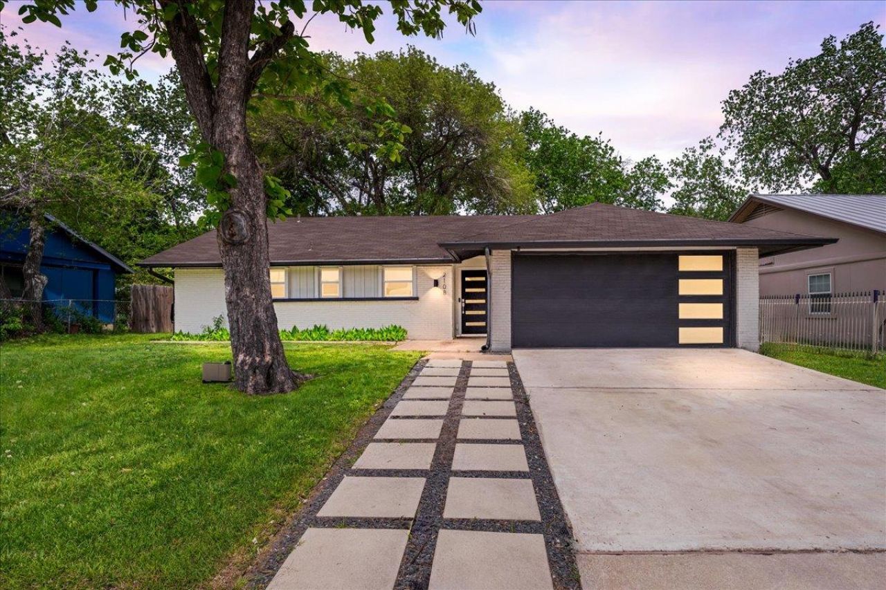2108 Deadwood Dr, Austin, TX 78744 Main Photo