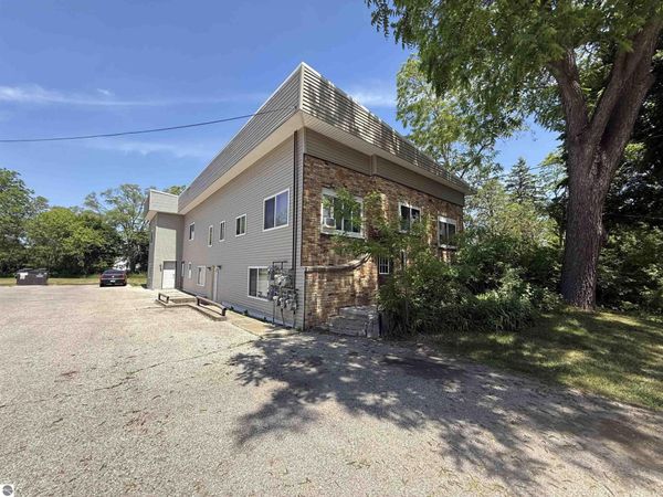 1019 Broadway Street E, Mt Pleasant, MI 48858